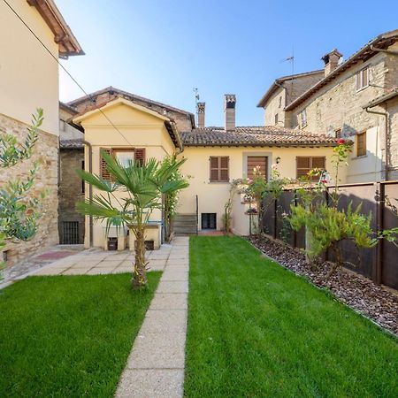 Via Mazzini 23A Apartment Gubbio Bagian luar foto