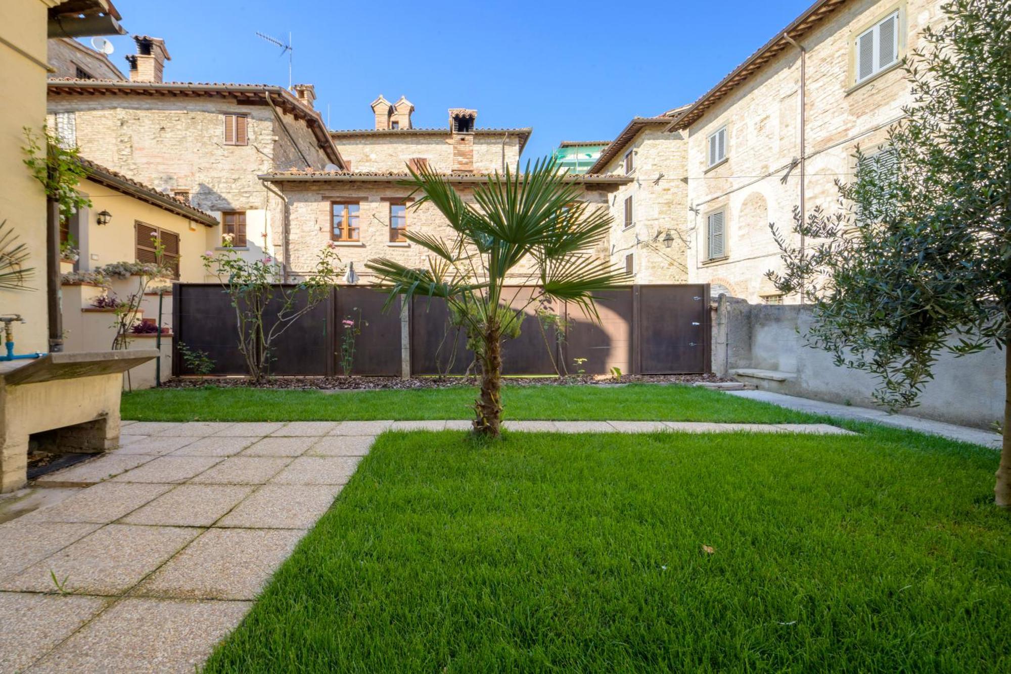 Via Mazzini 23A Apartment Gubbio Bagian luar foto