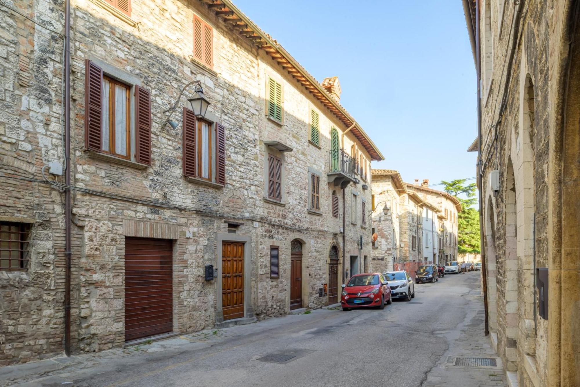 Via Mazzini 23A Apartment Gubbio Bagian luar foto