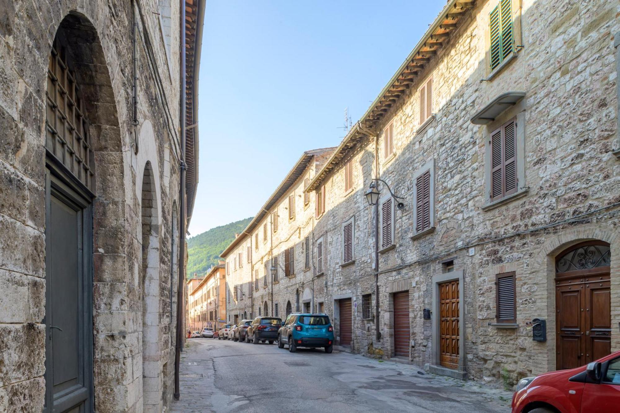 Via Mazzini 23A Apartment Gubbio Bagian luar foto